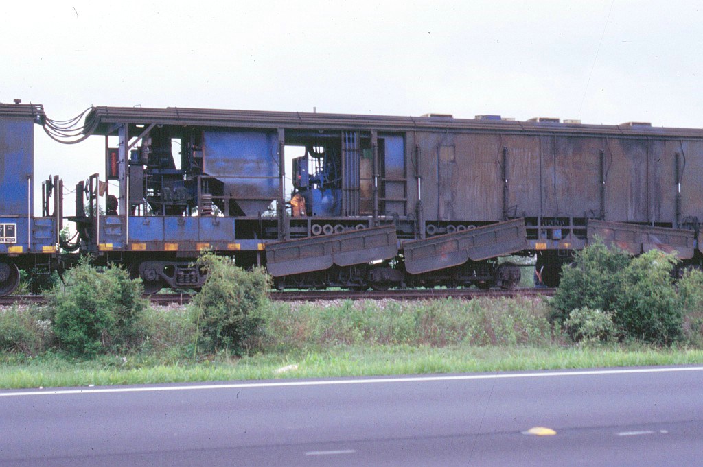 Pandrol Jackson railgrinder about to start grinding